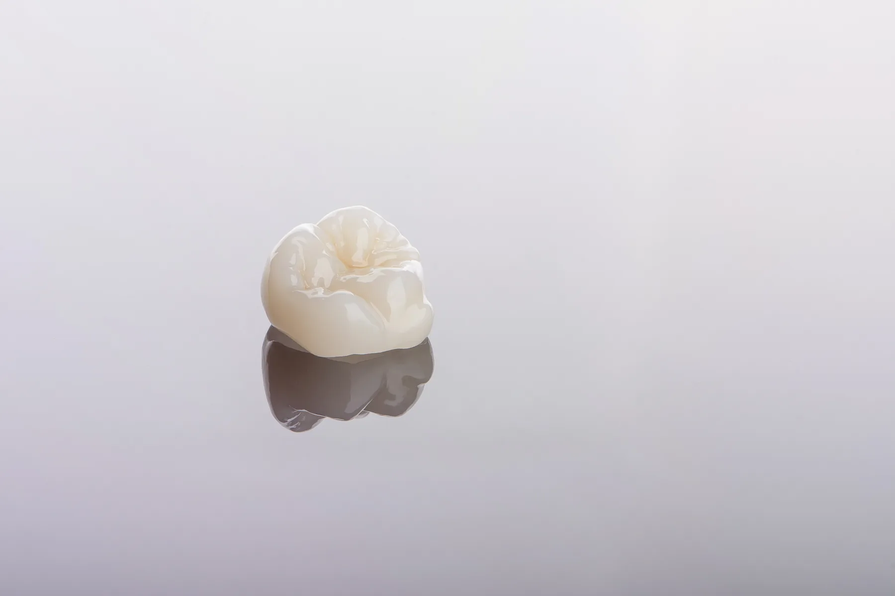 Anatomic ceramic and zirconia dental crowns