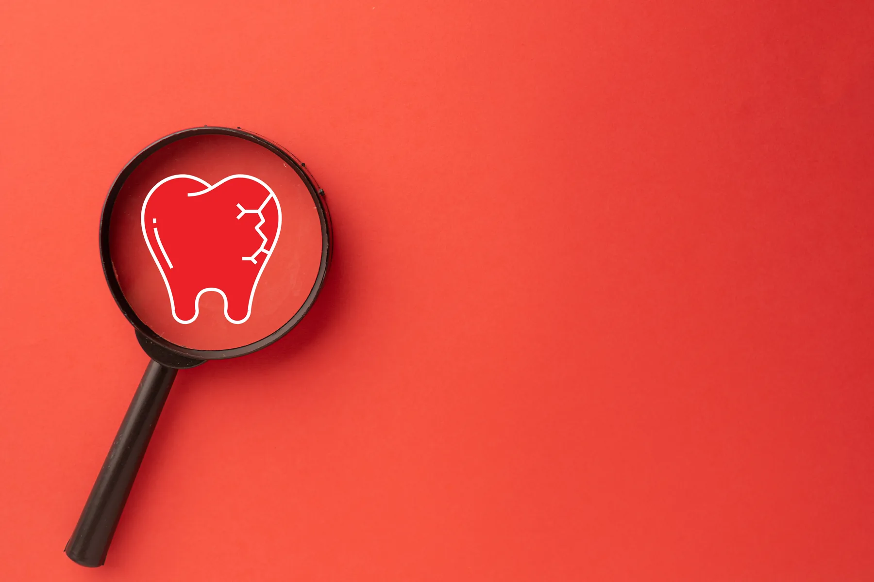 Cracked-tooth concept representing a dental emergency
