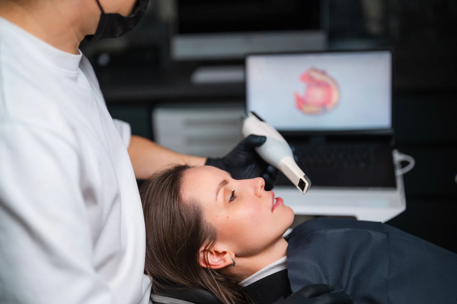 Digital smile design scan displayed during a cosmetic dentistry consultation